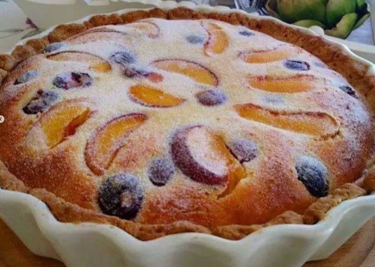 Легкий пирог с ягодами и фруктами