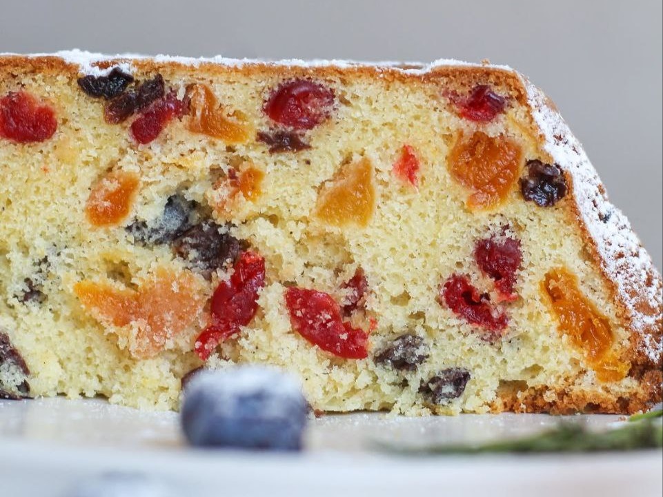 Сочный кекс с сухофруктами
